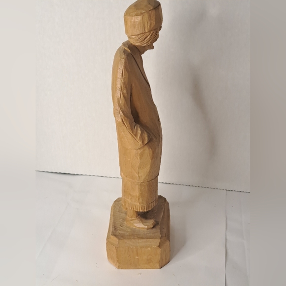 Vintage Caron Hand Carved Peasant Woman Figurine. - Picture 3 of 14